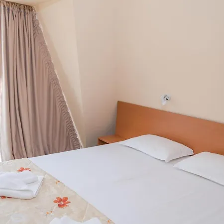 ホテル Hotel Eva 2*