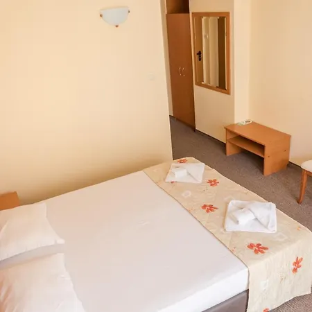 ホテル Hotel Eva 2*