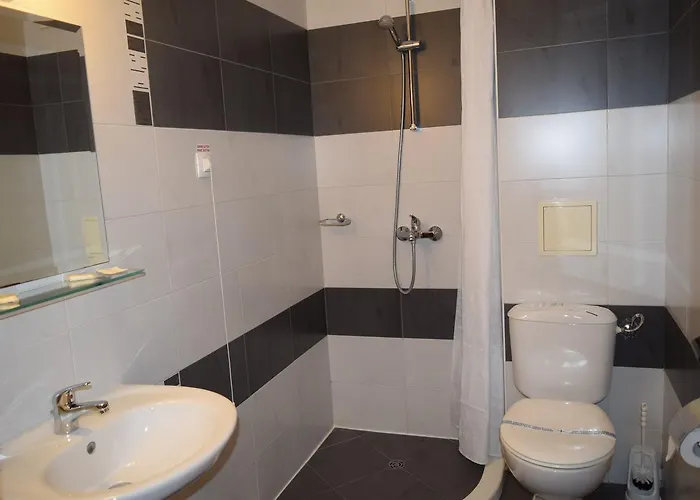 מלון Hotel Eva 2*