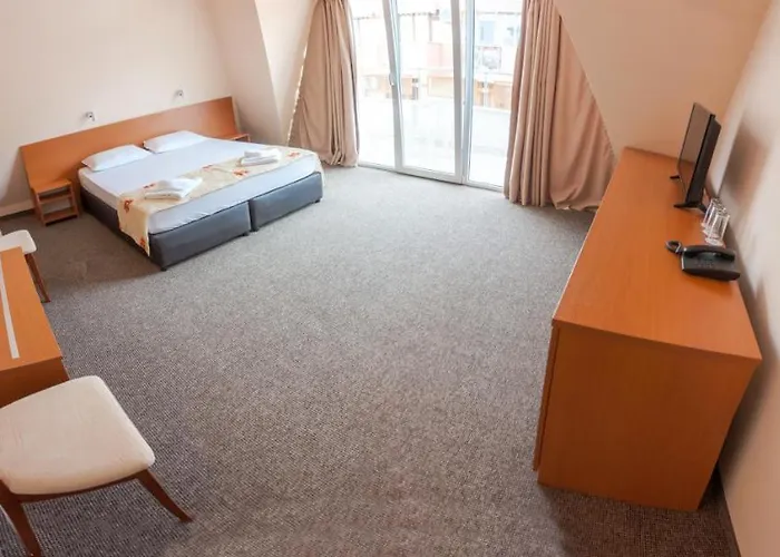 מלון Hotel Eva 2*