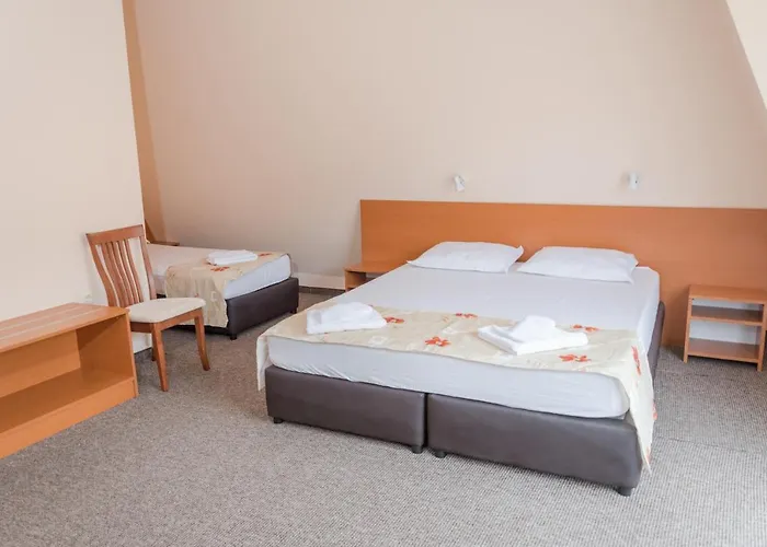 מלון Hotel Eva רבדה