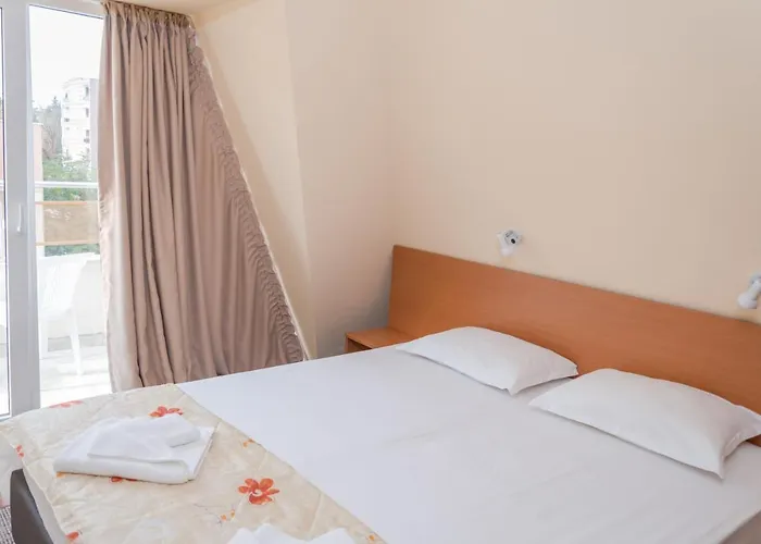 מלון Hotel Eva 2*