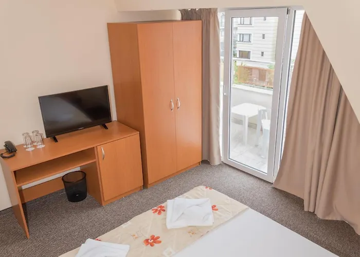 מלון Hotel Eva 2*