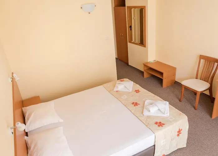 מלון Hotel Eva 2*