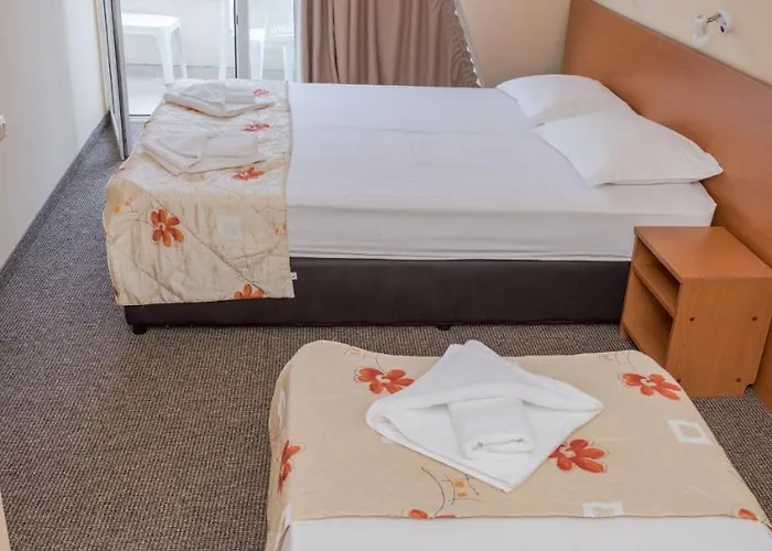 מלון Hotel Eva רבדה