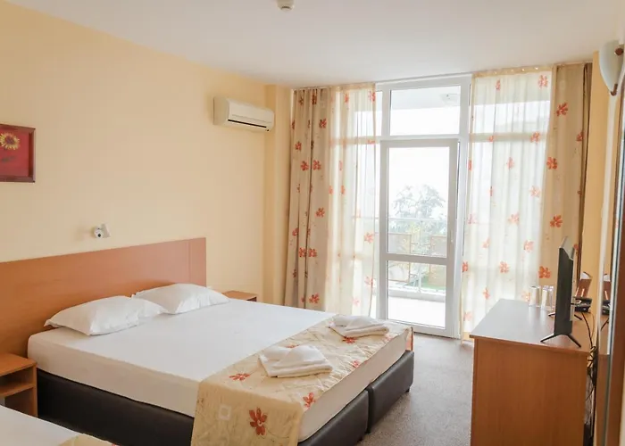 מלון Hotel Eva 2*