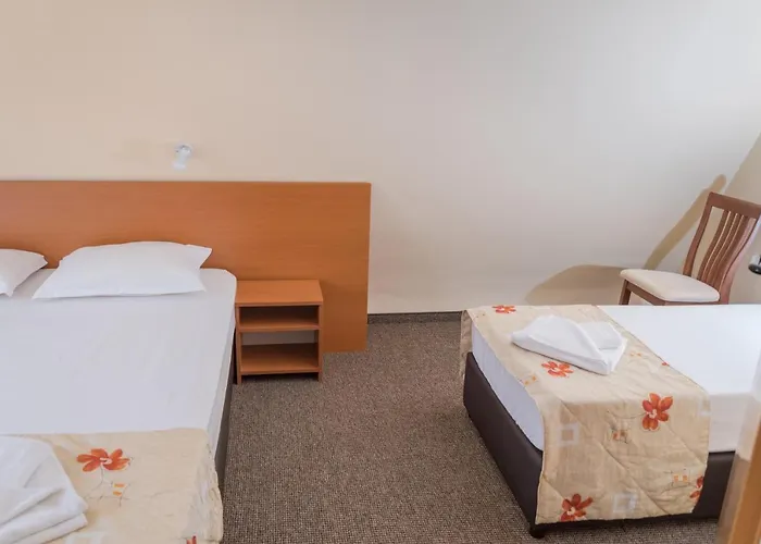 מלון Hotel Eva רבדה