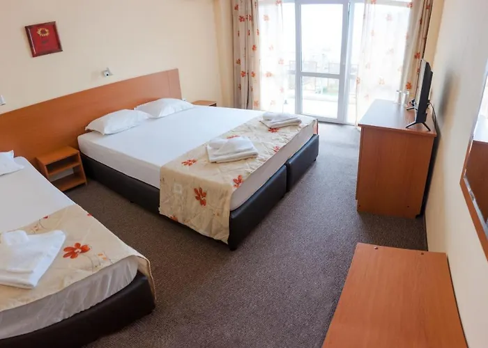 מלון Hotel Eva 2*