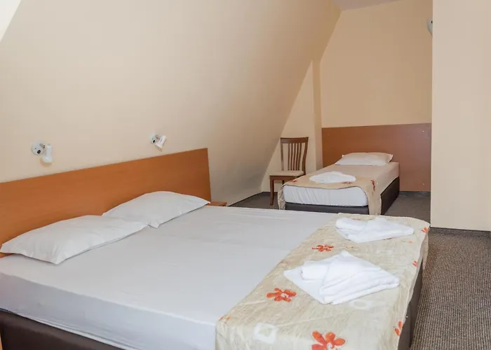 מלון Hotel Eva 2*